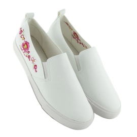 Slipons con delicado bordado blanco g1204a White 5