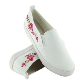 Slipons con delicado bordado blanco g1204a White 6