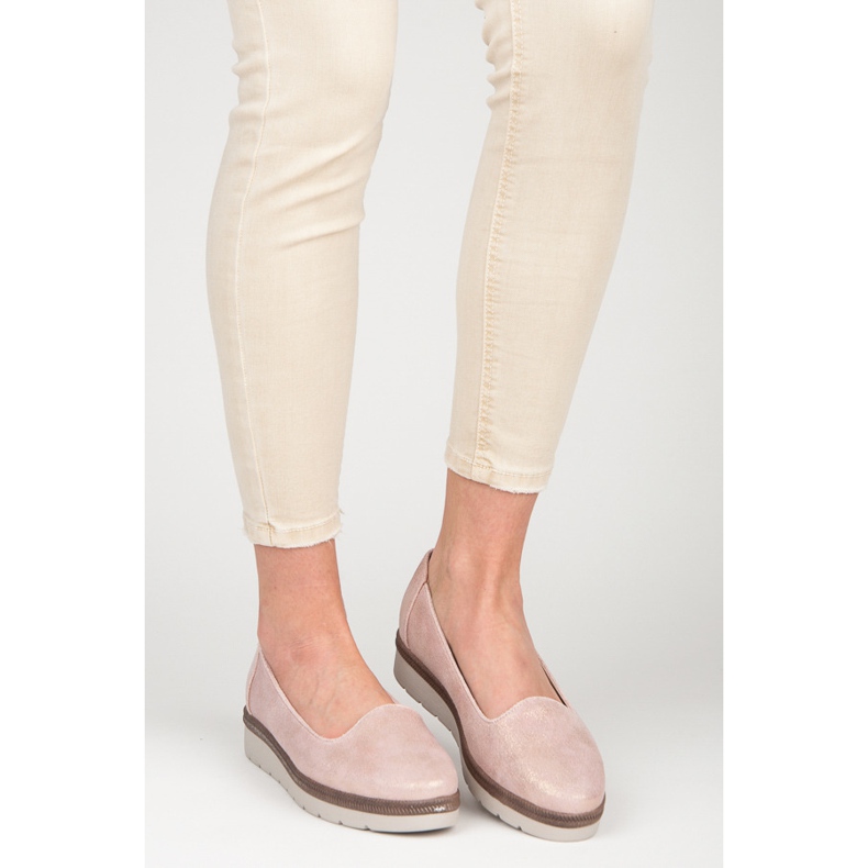 Vinceza Lordsy en la plataforma rosado 2