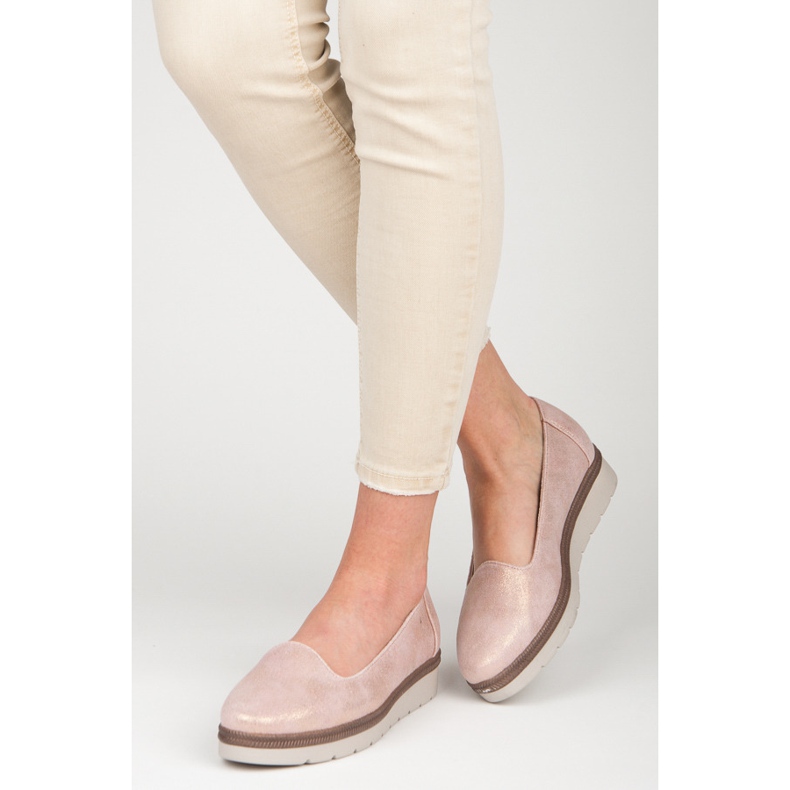 Vinceza Lordsy en la plataforma rosado 1