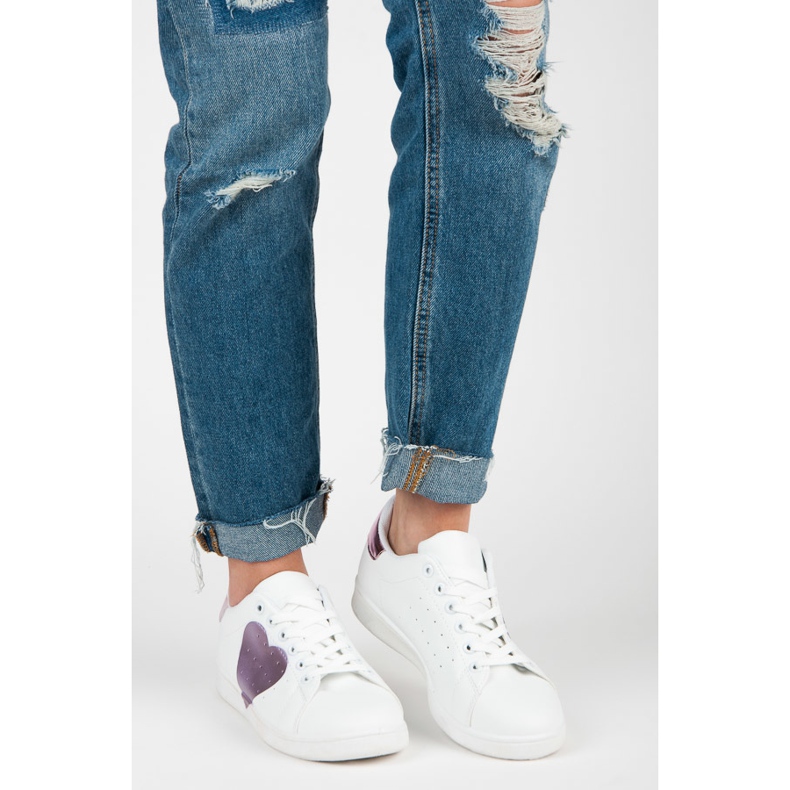 Zapatillas blancas con corazón. blanco púrpura 1