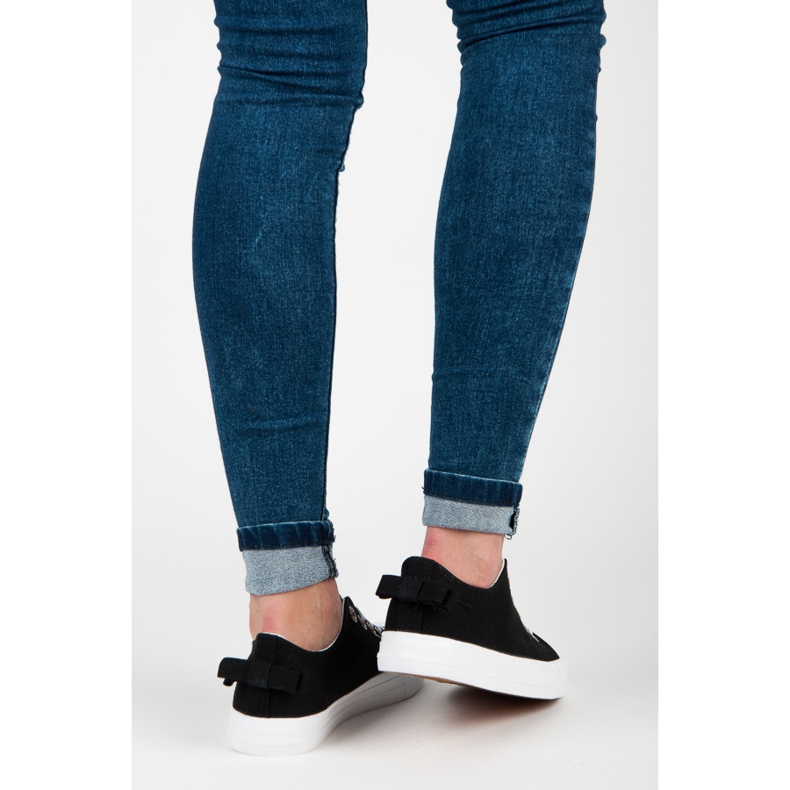 Zapatillas negras con lazo negro 2