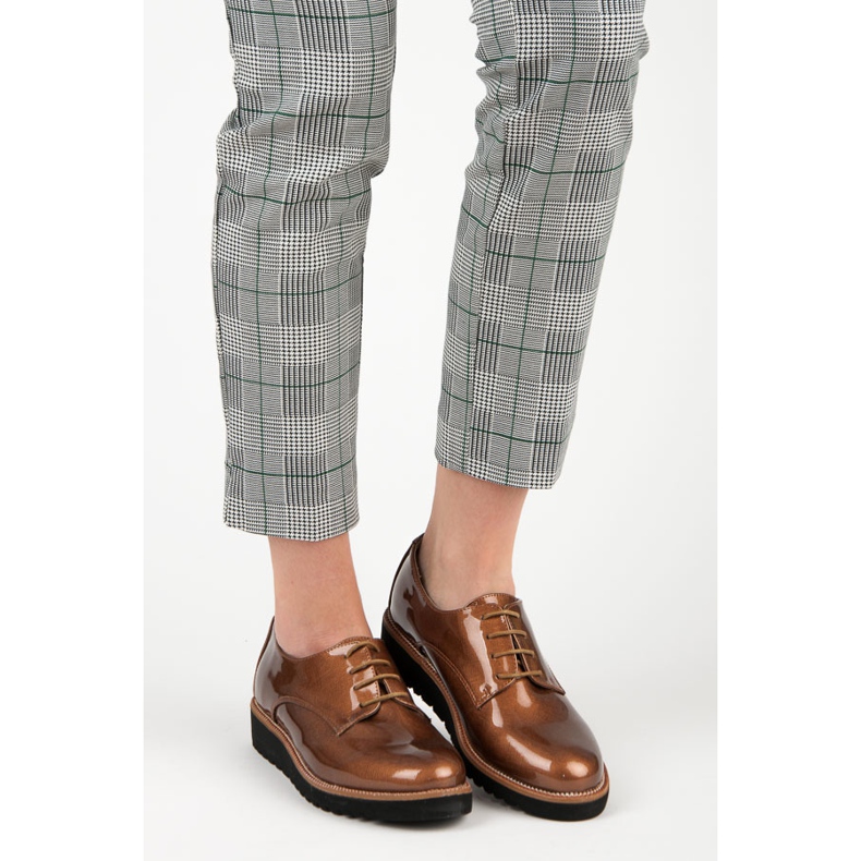 Kylie Zapatos brogue lacados marrón 1