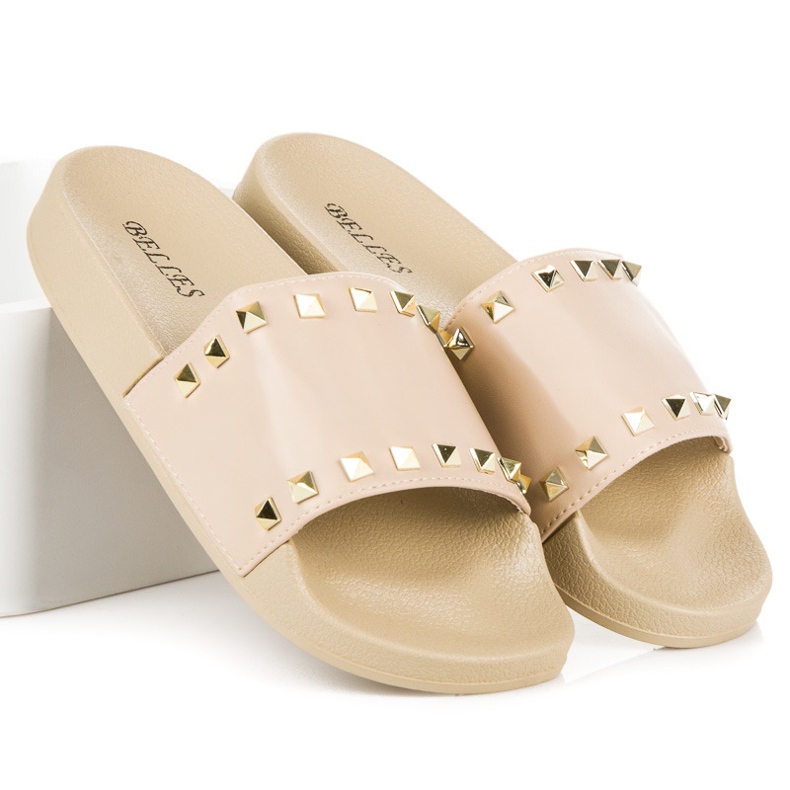 Babuchas beige con pedrería 1