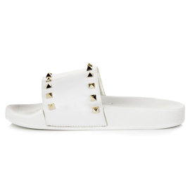 Babuchas blancas con pedrería blanco 1 Babuchas blancas con pedrería blanco 1