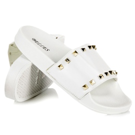 Babuchas blancas con pedrería blanco 2