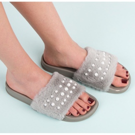 Babuchas con pelo y perlas gris 4