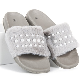 Babuchas con pelo y perlas gris 1