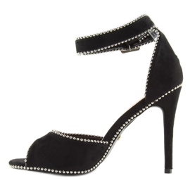 Elegantes sandalias negras sobre un tacón negro 4