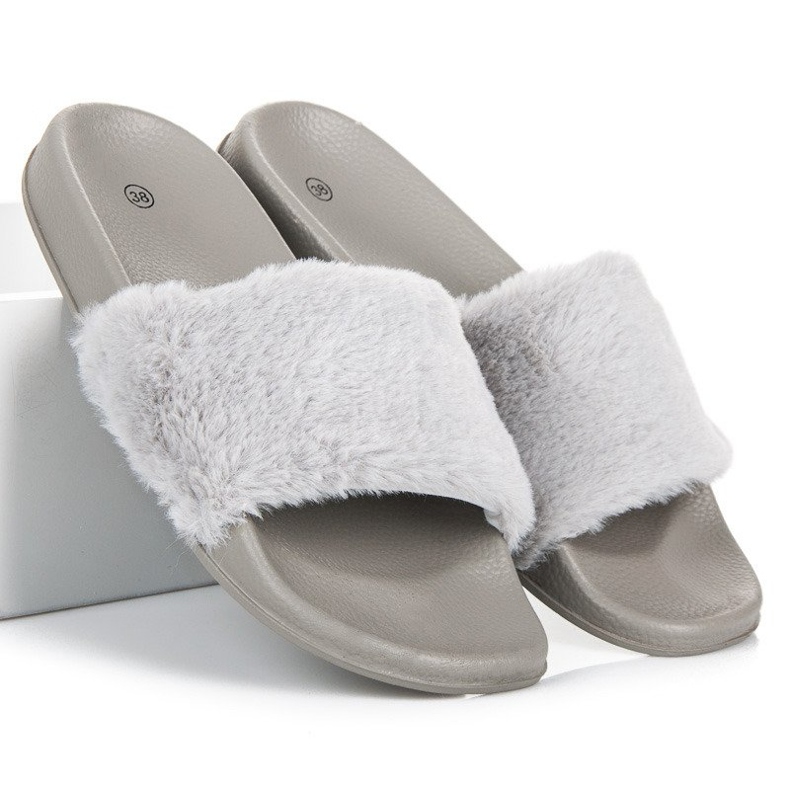 Chanclas grises con pelo 1 Chanclas grises con pelo 1