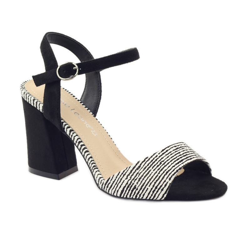 Sandalias en el puesto Sergio Leone 820 con rayas blanco negro 1