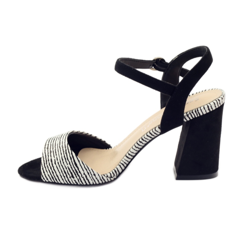 Sandalias en el puesto Sergio Leone 820 con rayas blanco negro 2