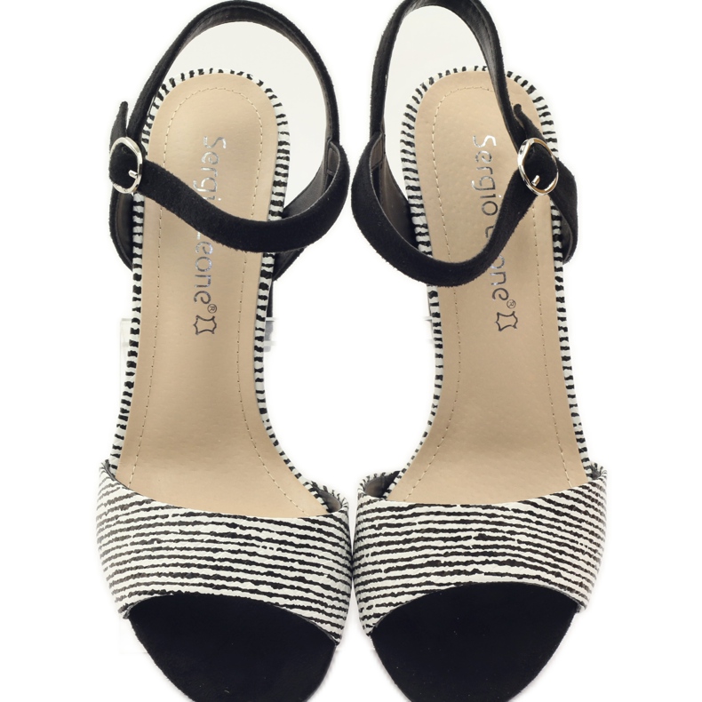 Sandalias en el puesto Sergio Leone 820 con rayas blanco negro 4