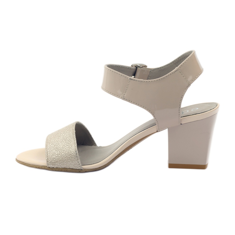 Sandalias lacadas en el poste Edeo 3184 beige 2