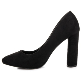 Zapatos de gamuza en el pilar negro 4