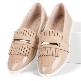Ideal Shoes Mocasín lacado beige 1