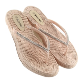 CK40P Chanclas de goma beige clavel 1