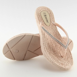 CK40P Chanclas de goma beige clavel 6