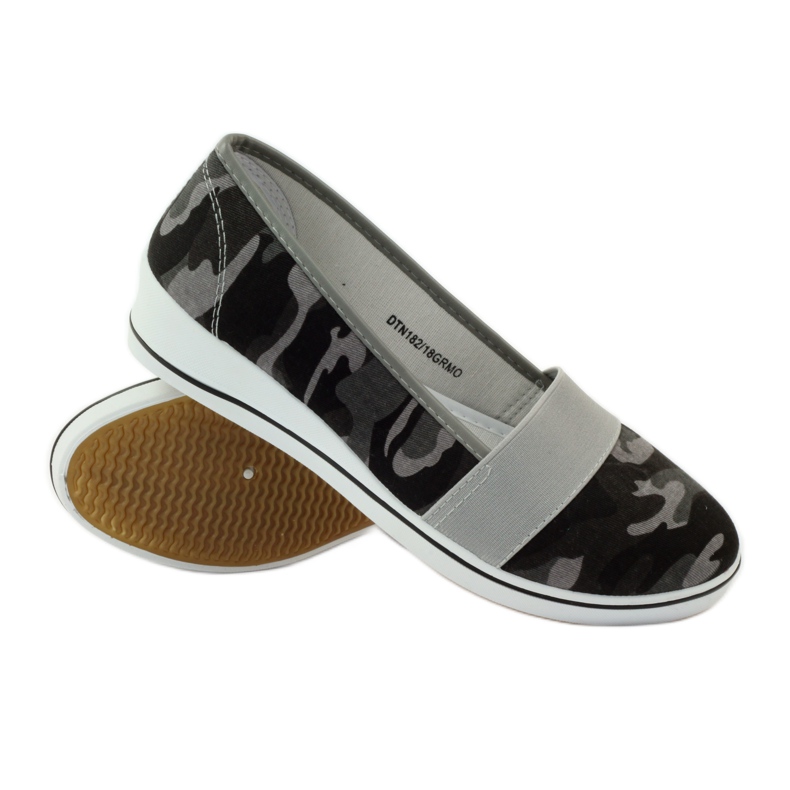 Tenis Mckey 182 con tacón de cuña verde 3 Tenis Mckey 182 con tacón de cuña verde 3