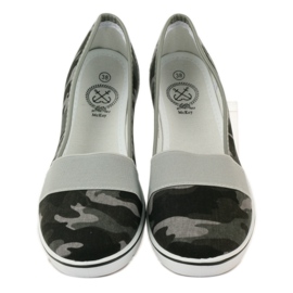 Tenis Mckey 182 con tacón de cuña verde 4 Tenis Mckey 182 con tacón de cuña verde 4