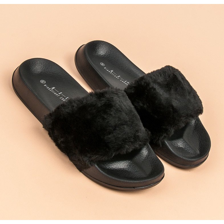 Pantuflas Negras Con Piel negro 1