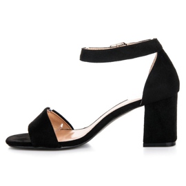 Sandalias negras en un bar VINCEZA negro 3