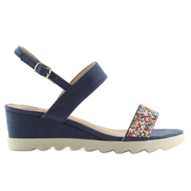 Sandalias en un tacón de cuña bajo jeans azul marino 5