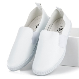 Slipons blancos de MCKEYLOR 5