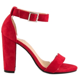Sandalias clásicas en un bar rojo 1