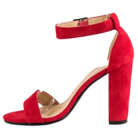 Sandalias clásicas en un bar rojo 3