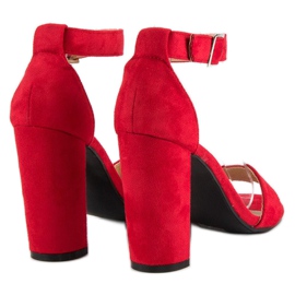 Sandalias clásicas en un bar rojo 4