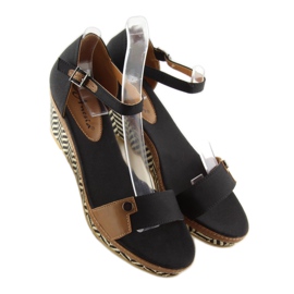 Sandalias negras con cuñas J7731-8 negro 1
