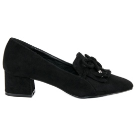 Mocasines en un poste negro 6