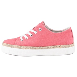 Kylie enredaderas atadas en la plataforma rosa 2