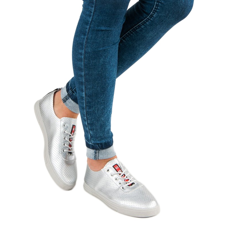 Deportivas Plateadas Con Calado gris 1