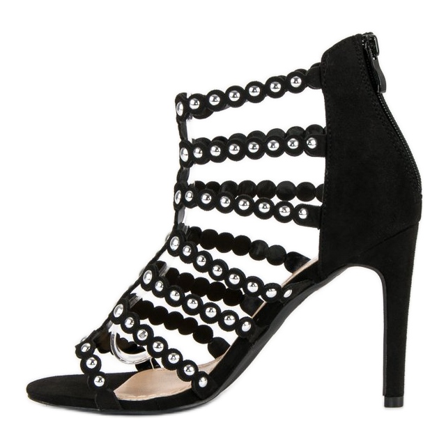 Sandalias negras en un tacón alto negro 2