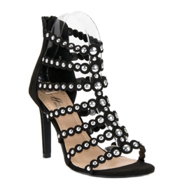 Sandalias negras en un tacón alto negro 1