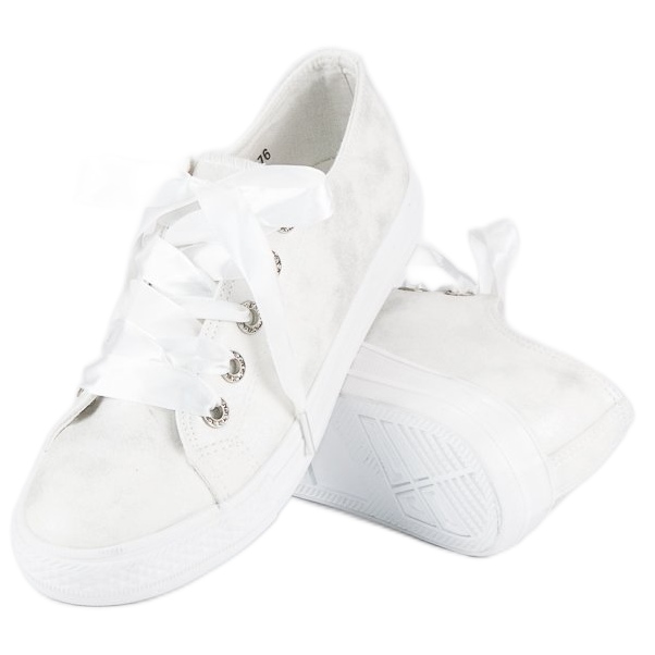 Zapatillas de deporte de moda con un enlace. blanco 2