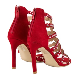 Sandalias rojas en un tacón alto rojo 3
