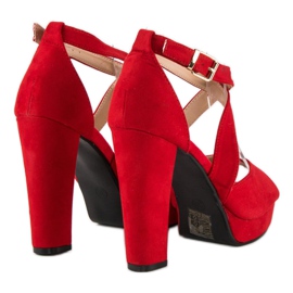 Sandalias en un poste alto rojo 3