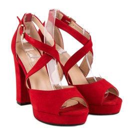 Sandalias en un poste alto rojo 4