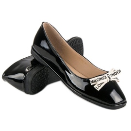 Ideal Shoes Bailarinas lacadas en negro 4