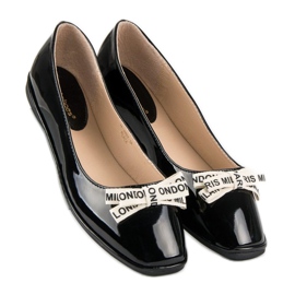 Ideal Shoes Bailarinas lacadas en negro 1