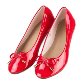 Ideal Shoes Bailarinas lacadas en rojo 3