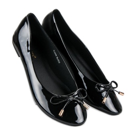 Ideal Shoes Bailarinas lacadas en negro 3