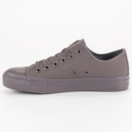 Zapatillas gris oscuro en un enlace 4