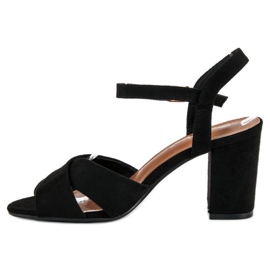 Sandalias cómodas en un puesto negro 3