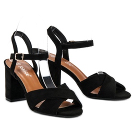 Sandalias cómodas en un puesto negro 5