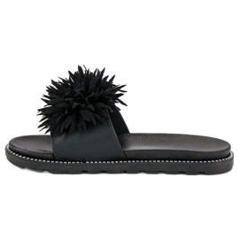 Zapatillas con pompón negro 1