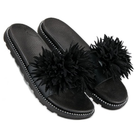 Zapatillas con pompón negro 3